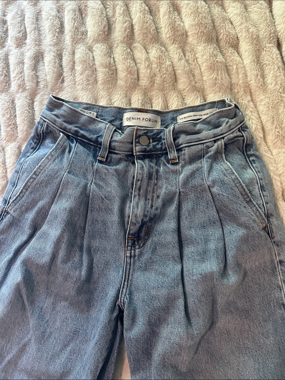 Denim Forum Belinda High-Rise Wide Leg Light Blue Jeans Size 25 inseam 30”